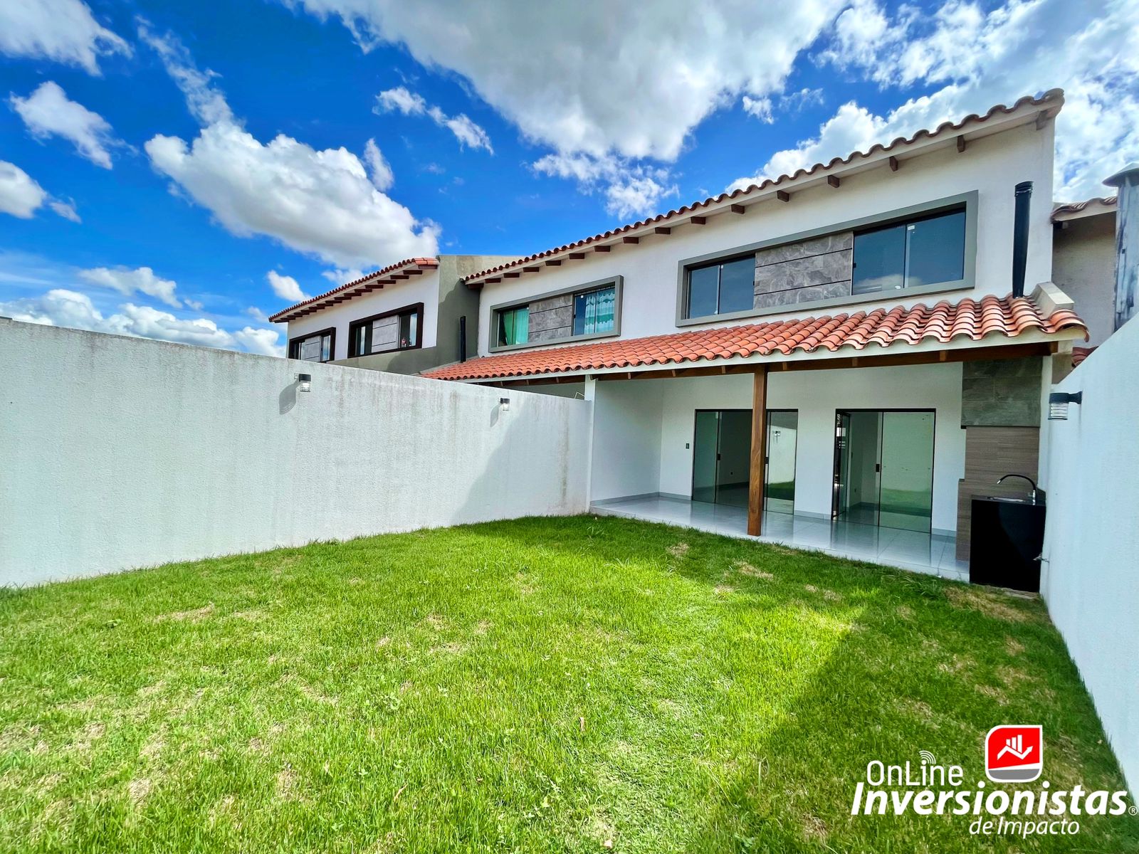 HERMOSA CASA A ESTRENAR DE 3 DORMITORIOS KM 8 DOBLE VIA