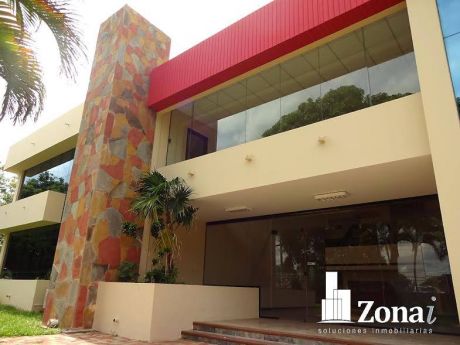 Oficinas Con Hermoso Terreno De 5 Hectarias En Alquiler
