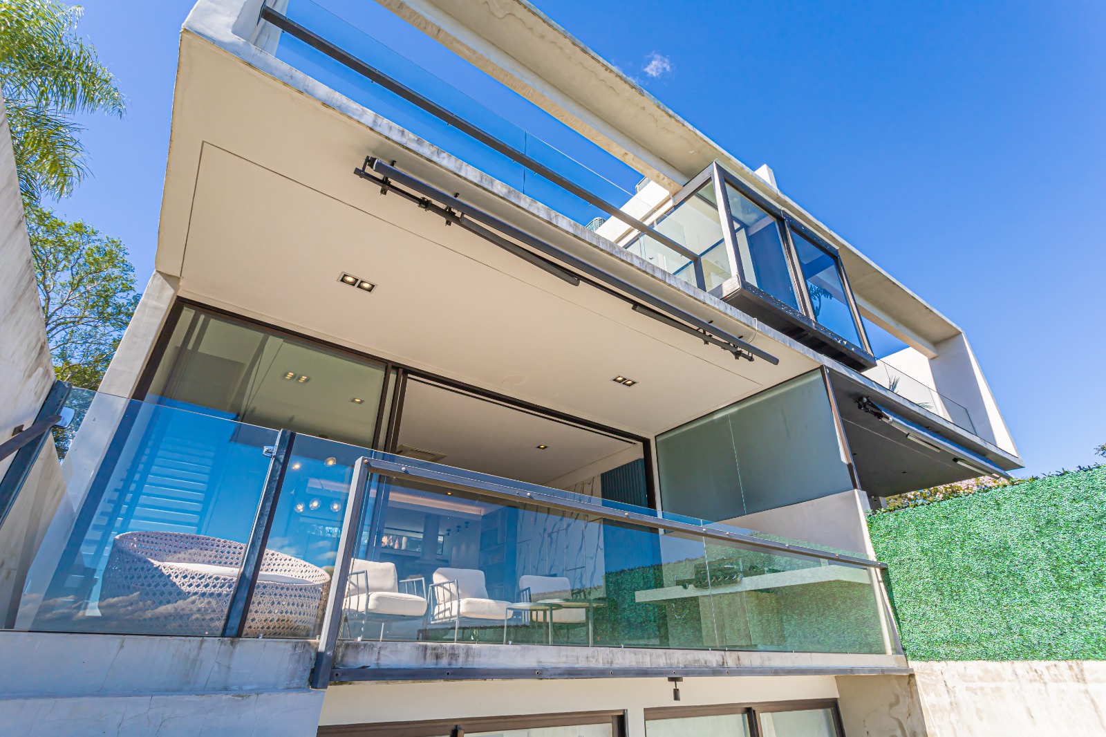 Se Vende Esta Espectacular Residencia Con 4 Niveles Y Con La Mejor Vista Al Lago — foto 2
