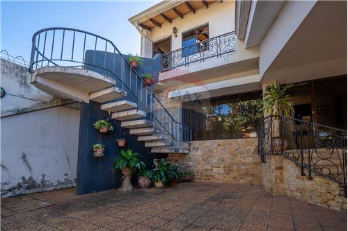 Casa-Venta-PY Asunción Carlos Antonio López Portugal entre Tte. primero del… — foto 2