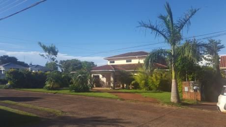 Vendo Residencia En El Paraná Country Club De Hernandarias