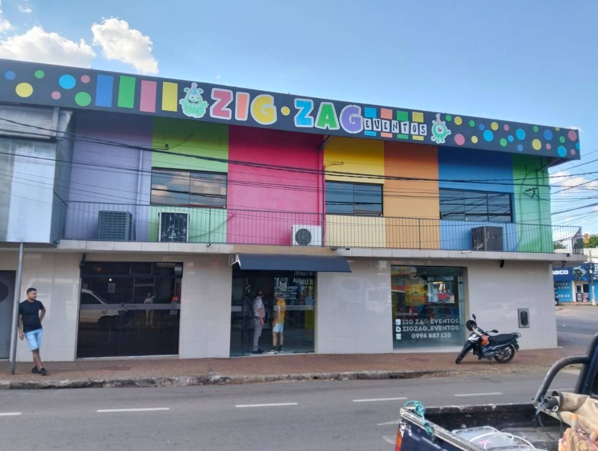ALQUILO IMPECABLE SALON COMERCIAL — foto 2