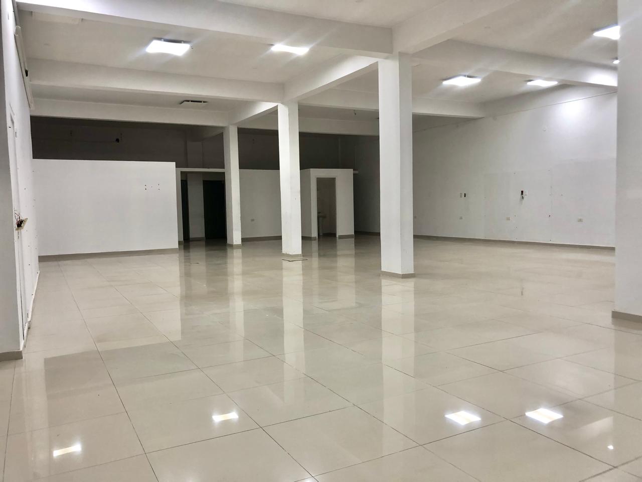 Alquilo Amplio Salón Comercial En El Centro De Luque — foto 3