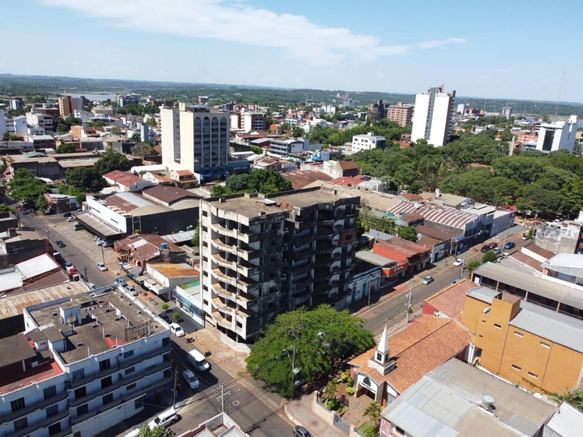 VENDO Edificio a terminar en pleno centro de Encarnación — foto 2