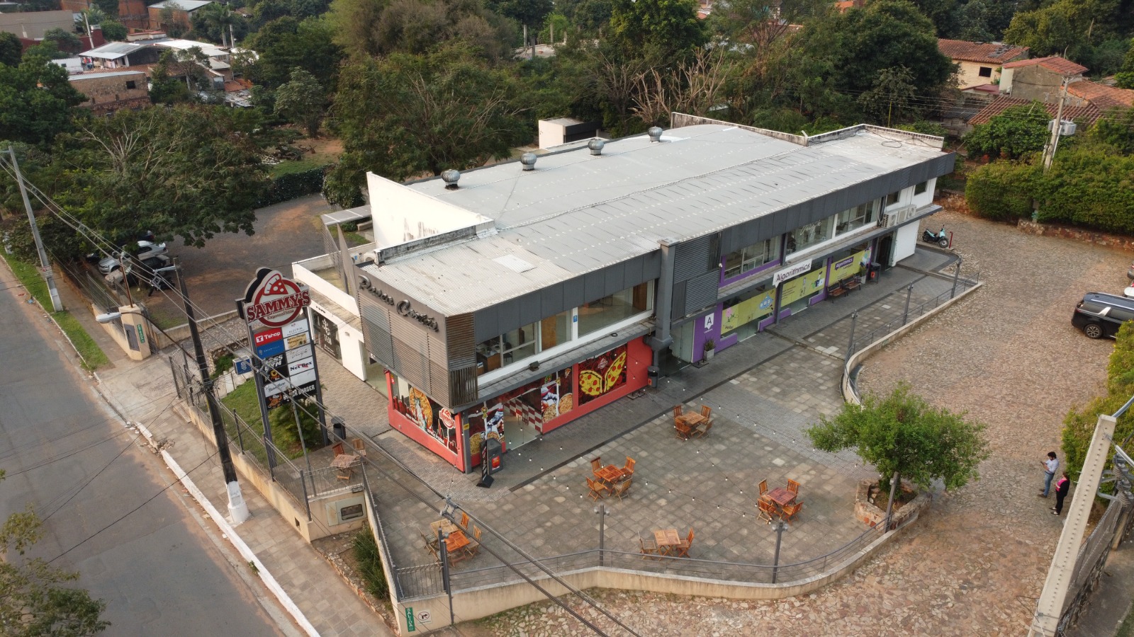 EN VENTA PASEO COMERCIAL GENERANDO RENTA — foto 3