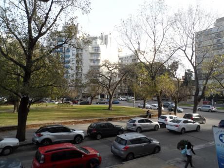 Frente Al Parque