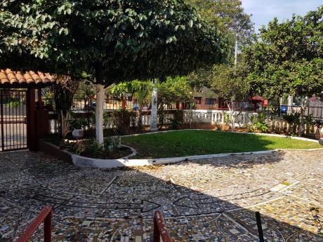Casa En Esquina En Barrio Hipodromo