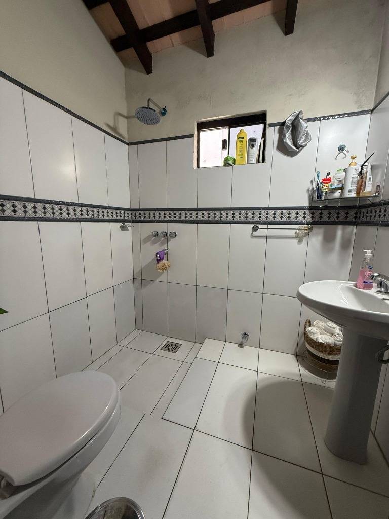 CASA EN VENTA EN LAMBARÉ Oportunidad ideal para invertir. — foto 3
