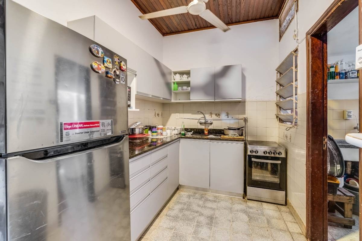 Vendo - Amplia residencia de 3 dormitorios ubicada en cuarto barrio Luque — foto 2