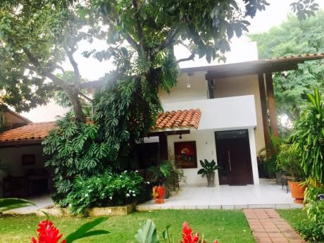 Residencia De Lujo En Venta En Condominio Murano