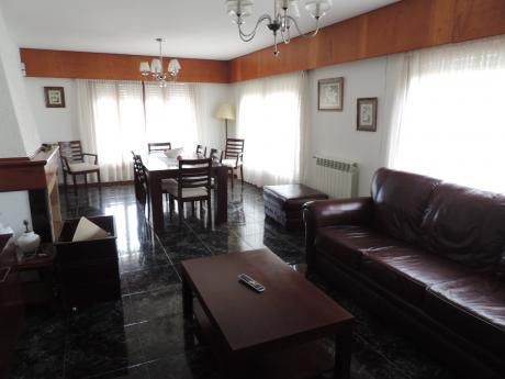 Hermosa Casa A Pasos De Suárez Y L. Obes