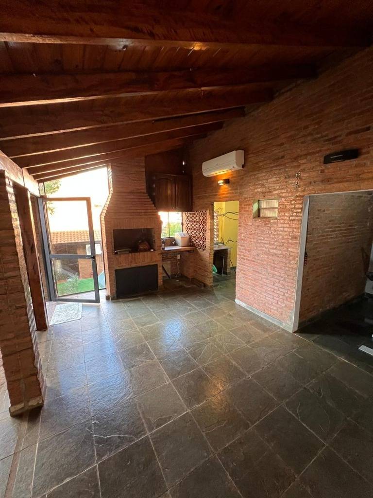 Increible casa en barrio residencial en venta - Encarnacion — foto 3