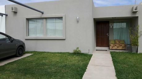 En Venta Hermosa Casa En Cond. Zona Norte 195 Mts2.