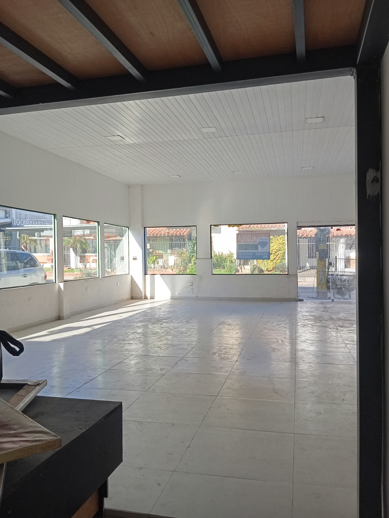 EN ALQUILER SALÓN COMERCIAL EN FERNANDO DE LA MORA - ZONA SUR — foto 3