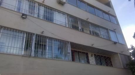 Apto 2 Dorm Al Fte, Terraza, Baño Nuevo, En Floro Costa.