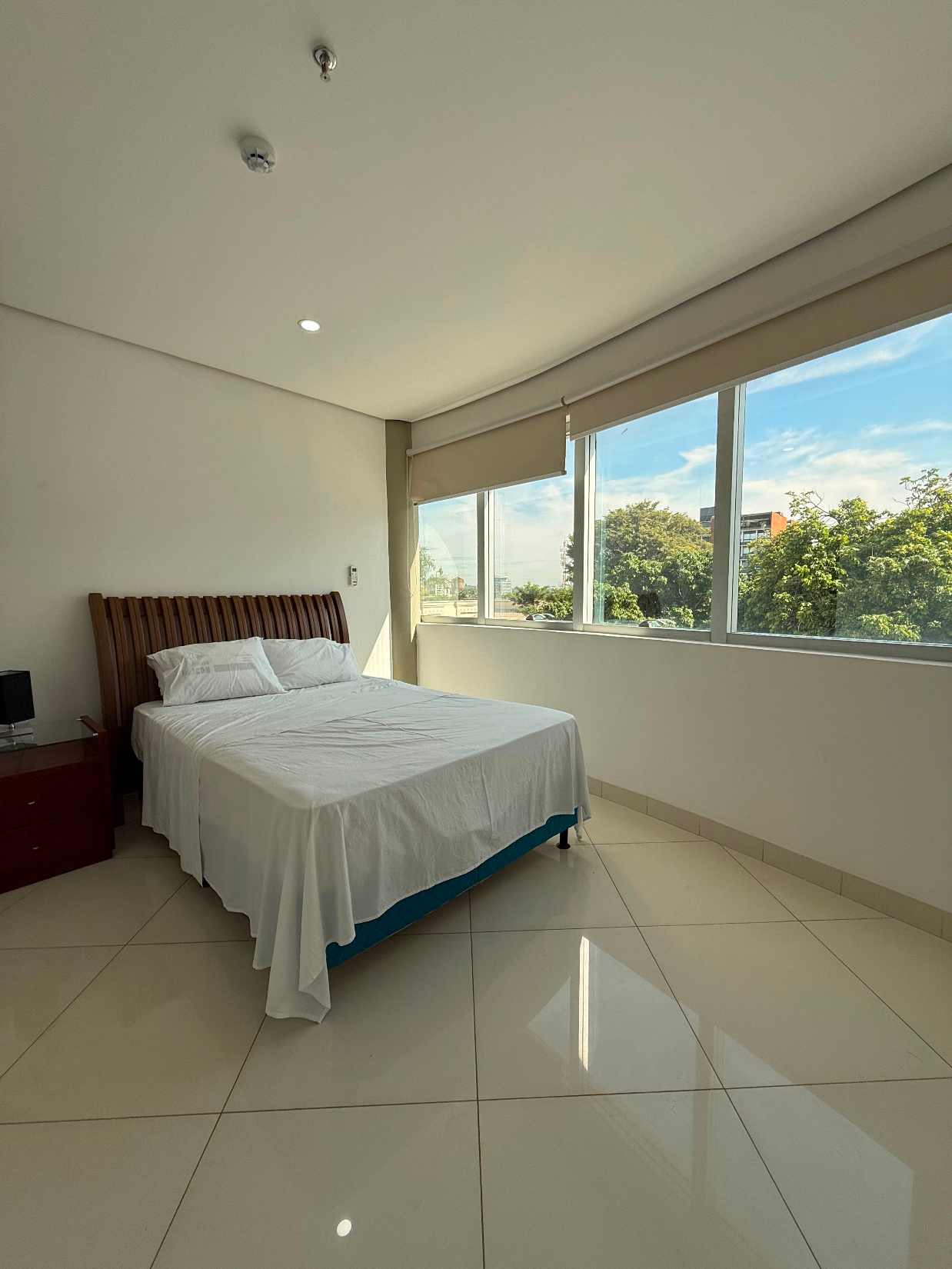 VILLAMORRA EN ALQUILER DEPARTAMENTO DE 2 DORMITORIOS AMOBLADO — foto 2