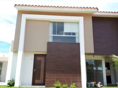 Hermosa Casa En Condominio