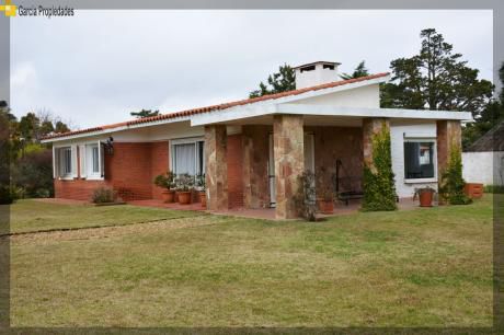 Chalet En Pinares De Atlántida Impecable Con Piscina