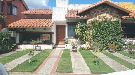 Bonita Casa Dentro De Condominio Espíritu