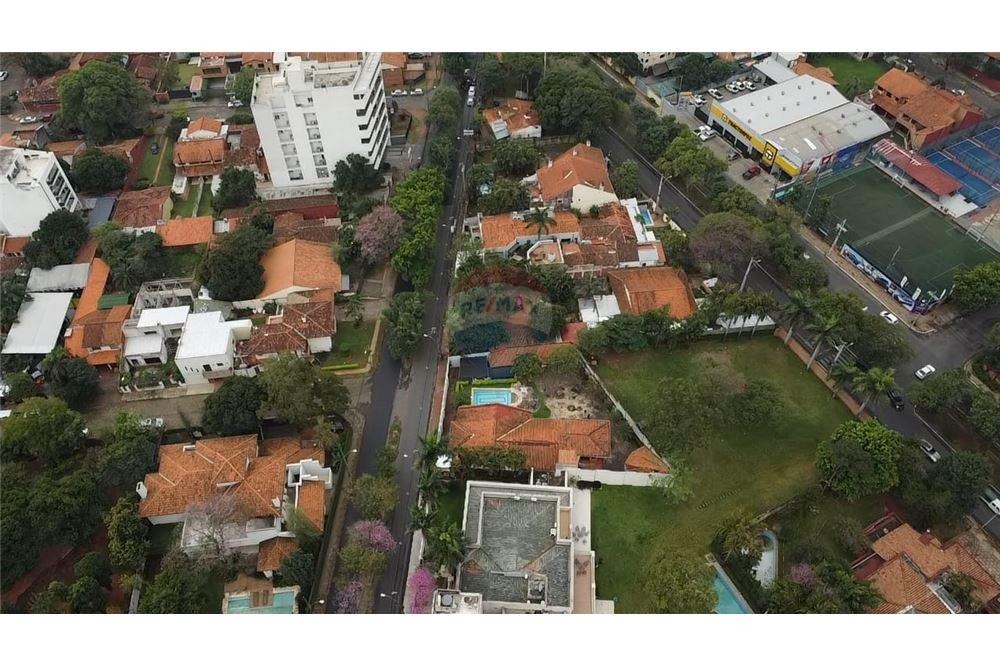 Residencia de Alto Nivel en Venta – Barrio Mcal. Estigarribia — foto 2