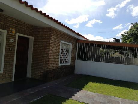 Casa A La Venta De 2 Dormitorios En Barrio Paso De Las Duranas