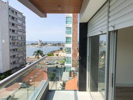 Apartamento A La Venta En Puerto De Buceo 2 Dormitorios