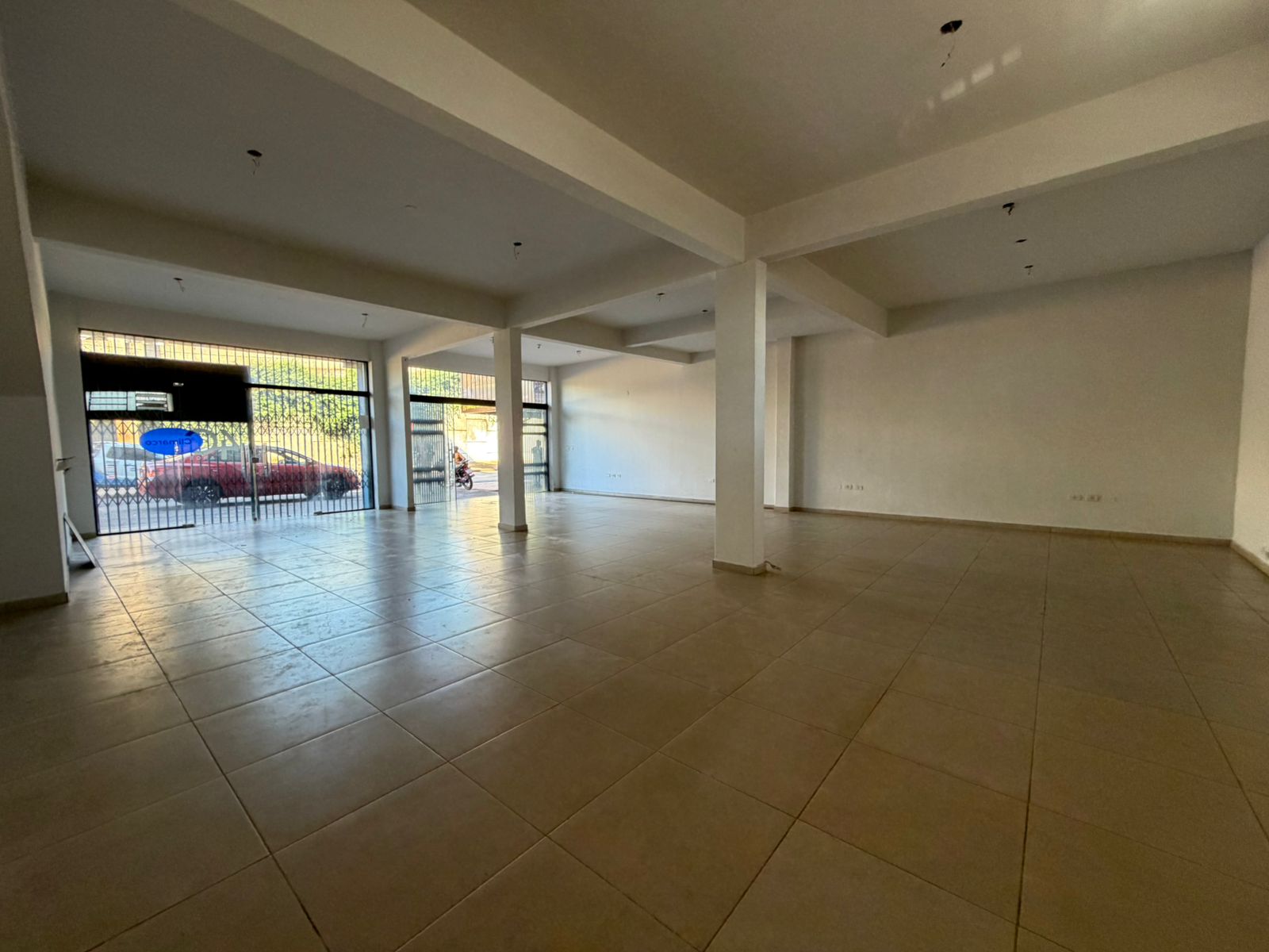 SALON COMERCIAL UBICADO EN EL KM 4 - ALQUILO — foto 2