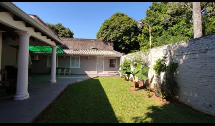 VENDO RESIDENCIA DE DOS PLANTAS EN BARRIO LOS LAURELES — foto 2