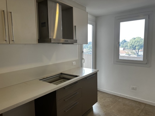 EN ALQUILER DEPARTAMENTO DE DOS DORMITORIOS EN BARRIO MARISCAL LOPEZ — foto 3