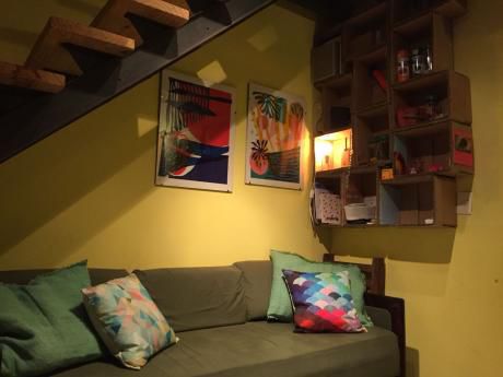 Apartamento Amueblado, Sobre Calle Maldonado A Metros De La Rambla.