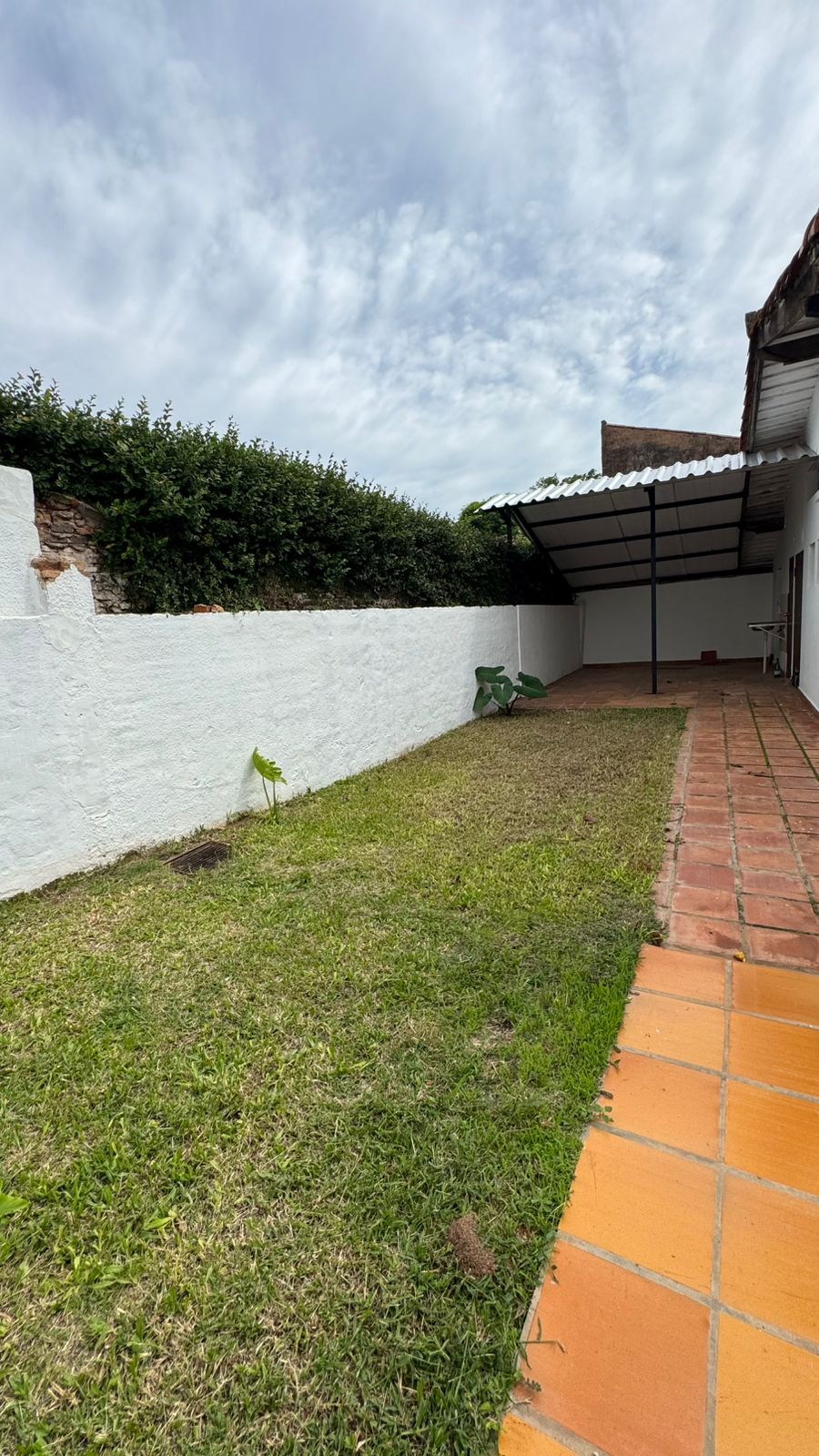 Alquilo casa en barrio Grupo habitacional del Aeropuerto - Asunción — foto 2
