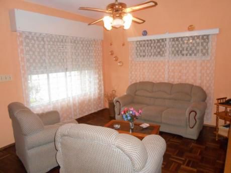 Estupendo Chalet Con Apartamento, Próximo A Terminal Colón!!