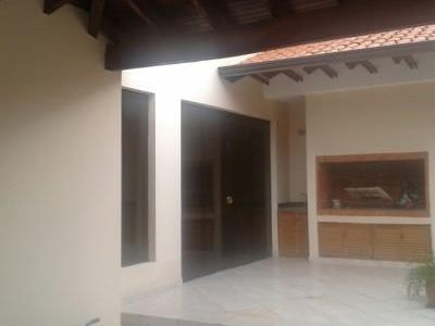 En Mburucuya En Esquina - Zona Residencial