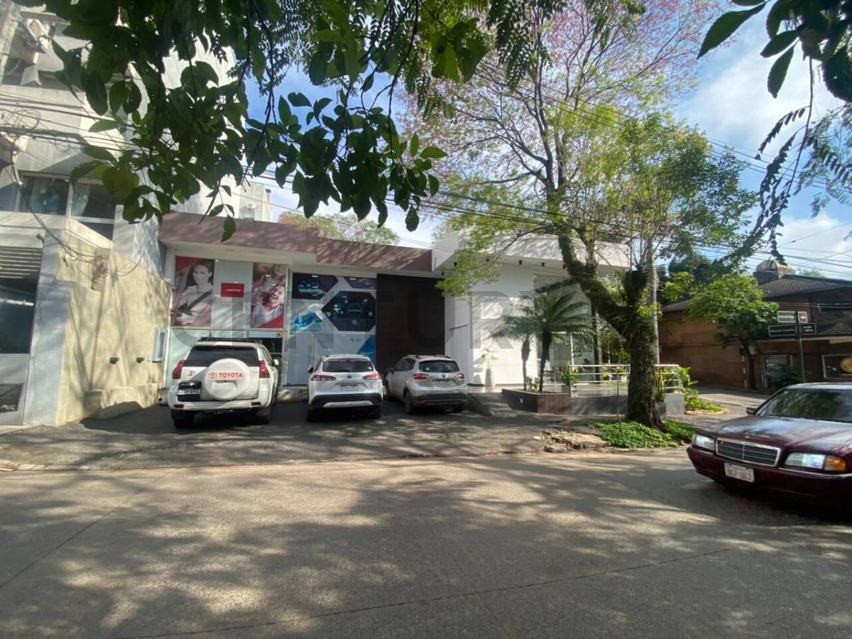 VENTA DE PROPIEDAD COMERCIAL EN ESQUINA EN VILLA MORRA — foto 3