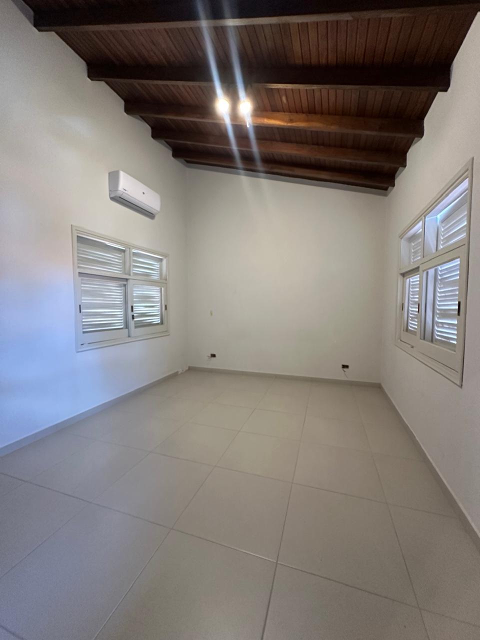ALQUILO HERMOSO DUPLEX TOTALMENTE REMODELADO EN BARRIO CERRADO “LOS CEDROS” — foto 3