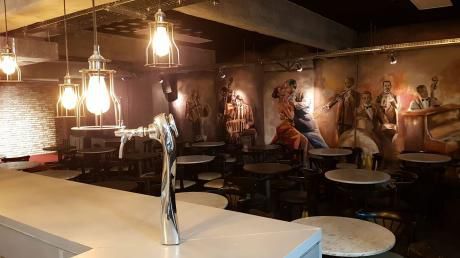 Emblemático Local Gastronómico Plaza Independencia (100 Plazas) Con Renta!