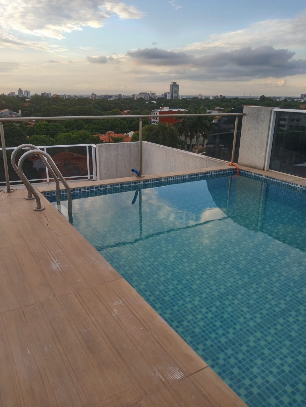 ALQUILO DEPARTAMENTO DE DOS DORMITORIOS EN EL BARRIO LOS LAURELES — foto 2