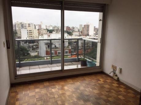 Apartamento Con Vista Despejada En Bv Artigas. 1 Dorm. Y Gge