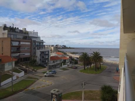 Apartamento En Alquiler De 2 Dormitorios, Losa, Garaje - Malvin