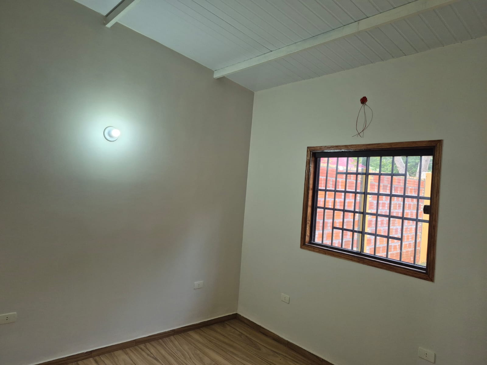 ALQUILO CASA A ESTRENAR EN ITAUGUA BARRIO MBOCAYATY DEL SUR — foto 2