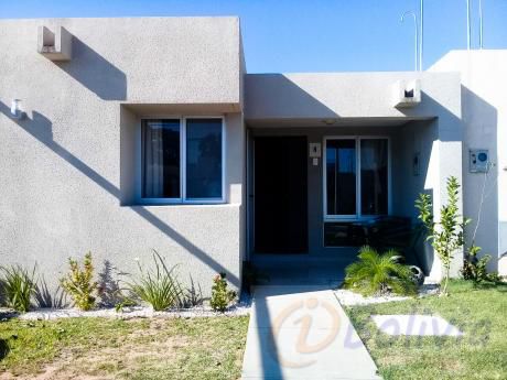Casa En Anticrético Condominio Sevilla Pinatar