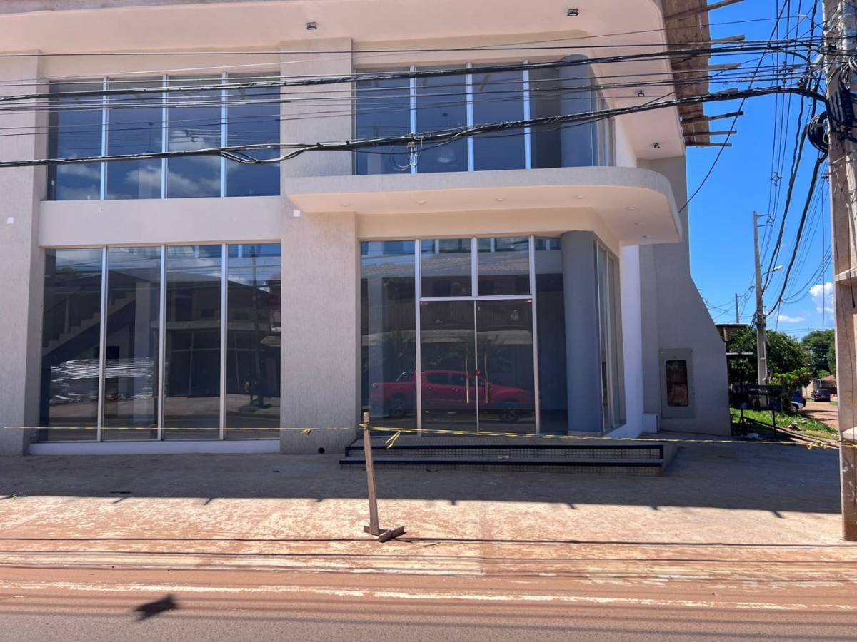 ALQUILO SALON DE 2 PLANTAS EN LUQUE — foto 3