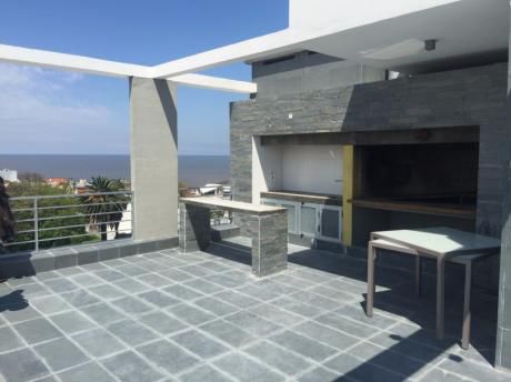 Suite Vista Rambla Pileta Garage Barbacoa Muebles Puerto De Buceo, De Revista.