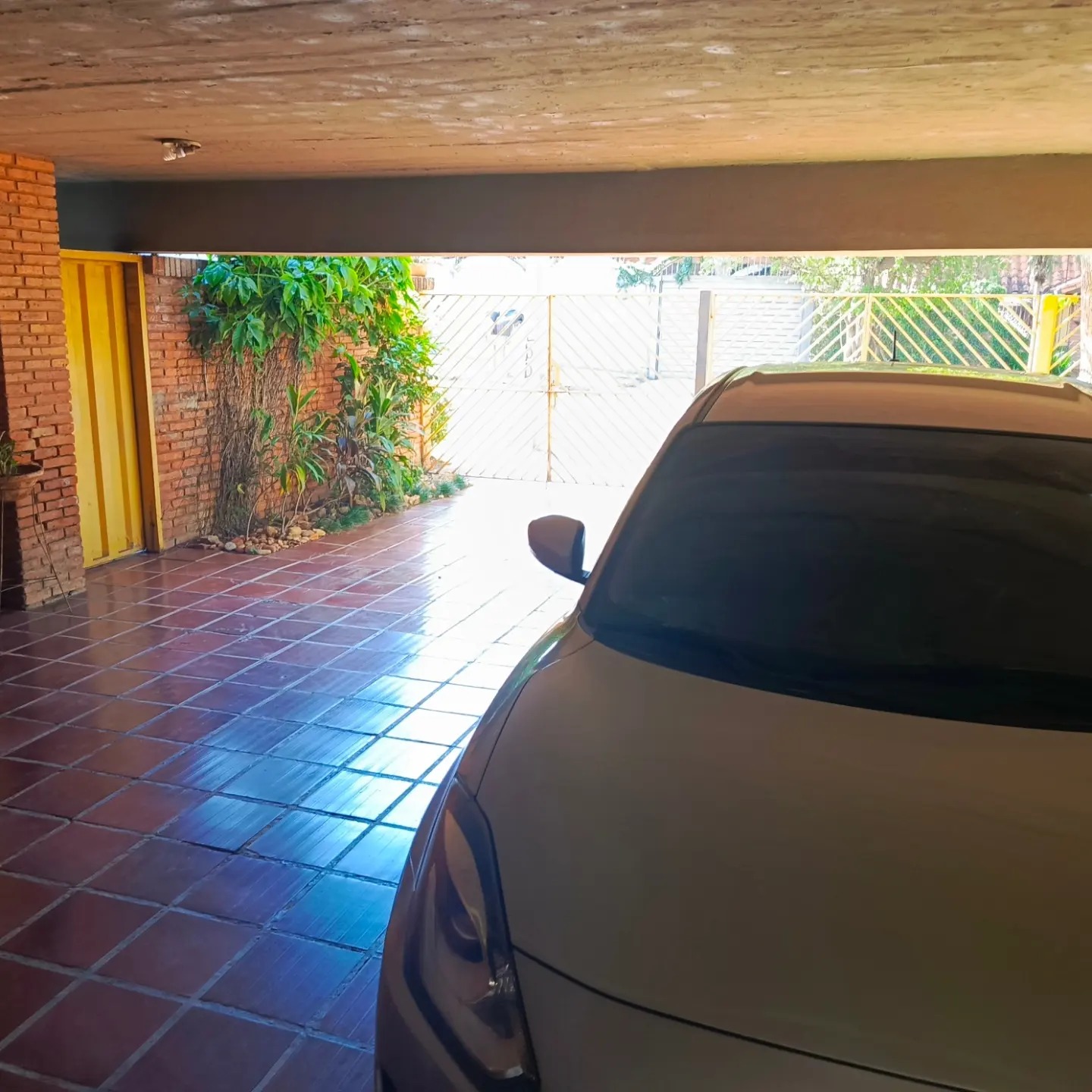 Vendo Casa De 2 Plantas Con Piscina En Barrio San Vicente — foto 2