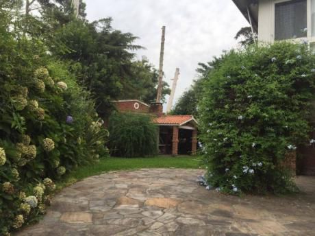 Muy Espaciosa Casa En Venta.