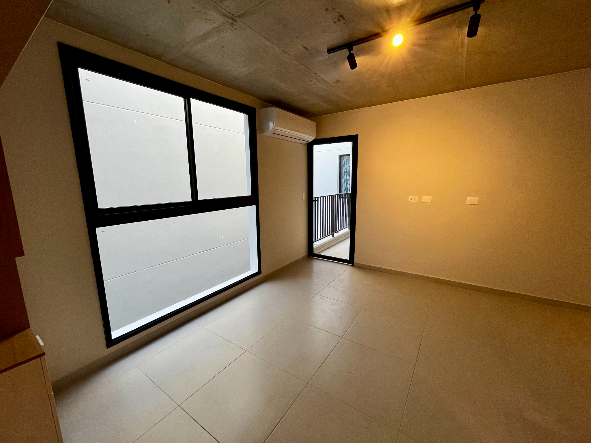EN VENTA MONO AMBIENTE ZONA SHOPPING DEL SOL — foto 3