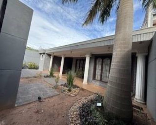 En venta amplia residencia zona UCA — foto 2