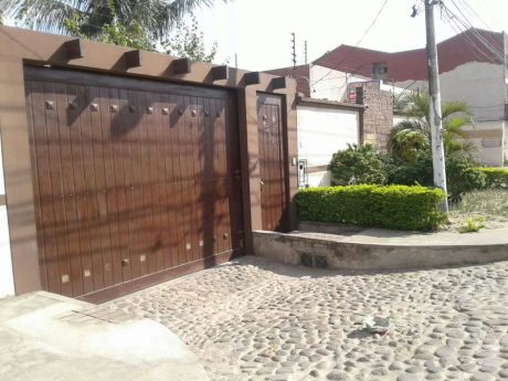 Amplia Y Comoda Casa En Esquina En La Doble Via A Cotoca