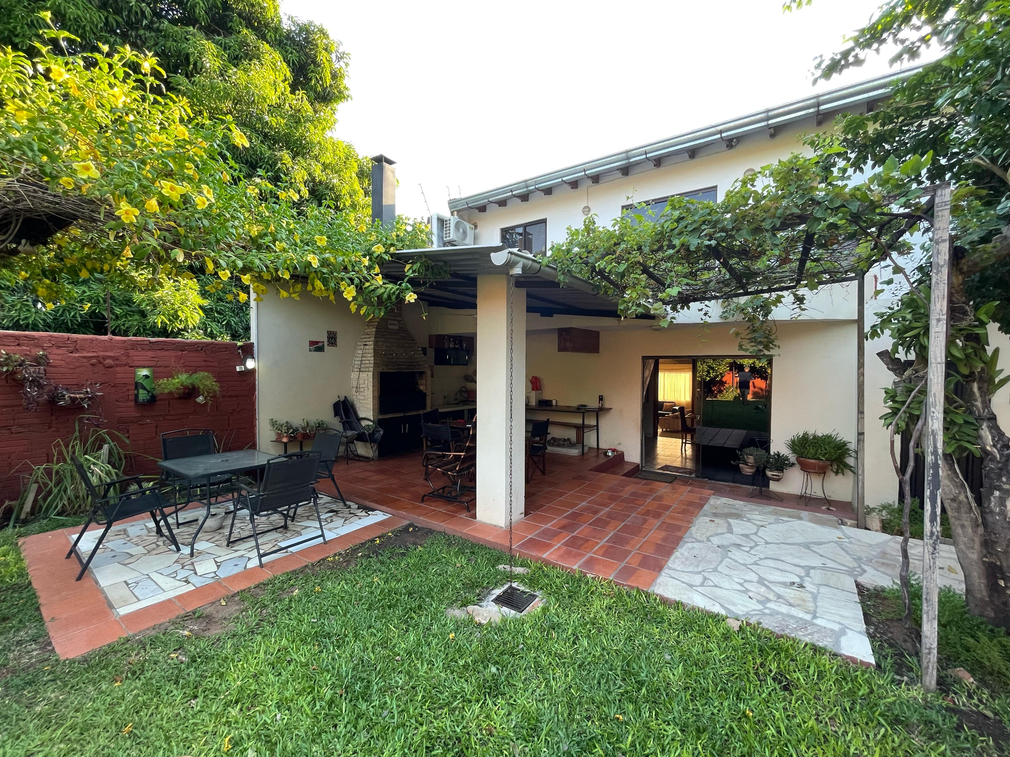 A LA VENTA CASA CON PISCINA EN LAMBARE — foto 3