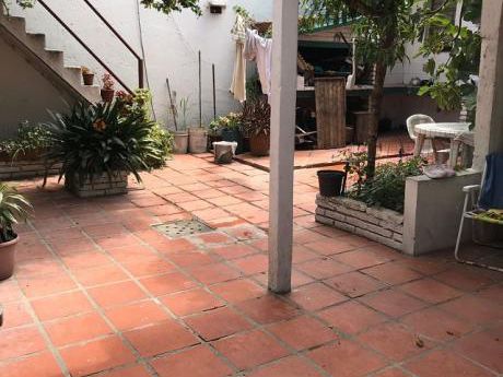 Solida Casa A 3 Cuadras De Av Italia Y Comercio